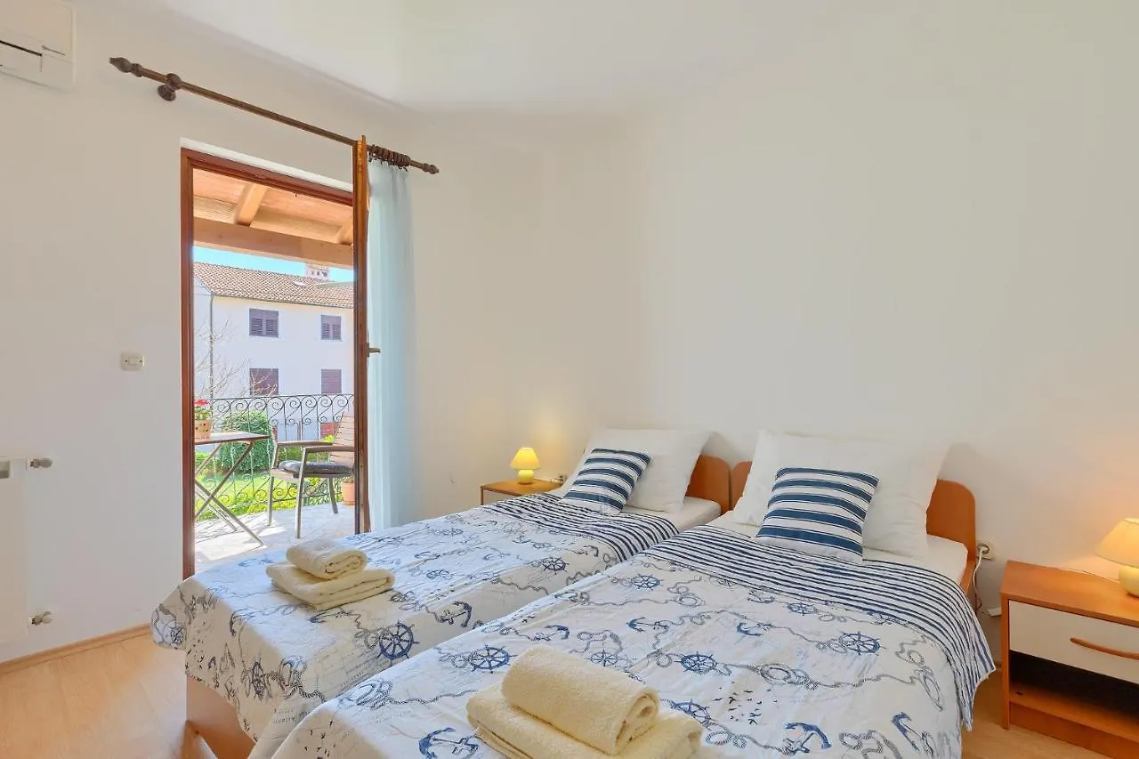 Apartment Christina Pola