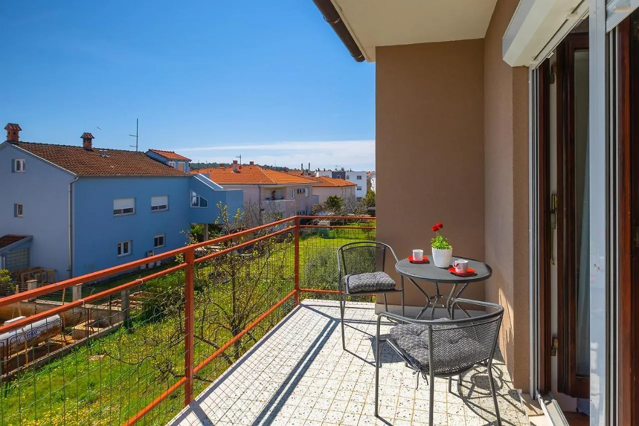 Apartment Christina Pola 0*,  Croazia